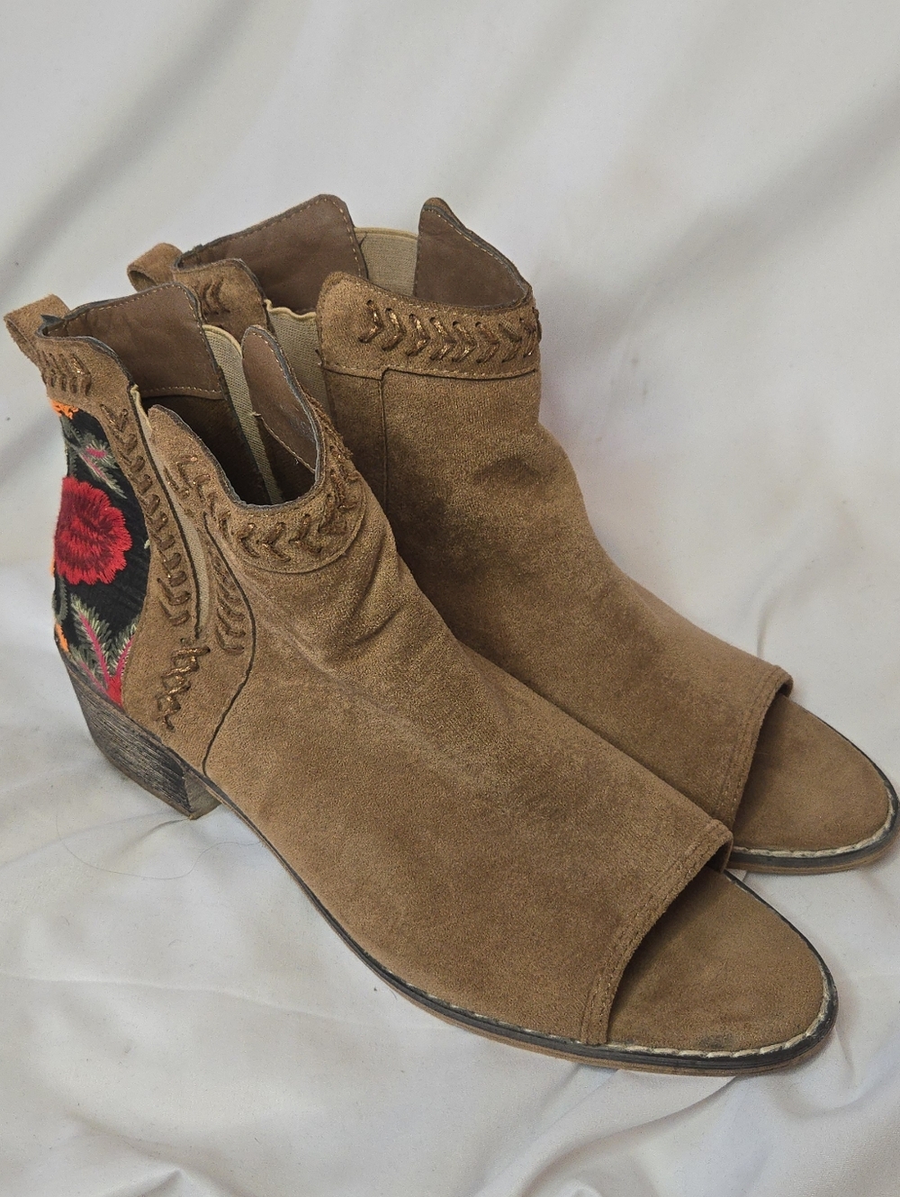 Tiara Topa Tan Suede Peep-Toe Mules Booties Embroidered Floral Boho Women's 9